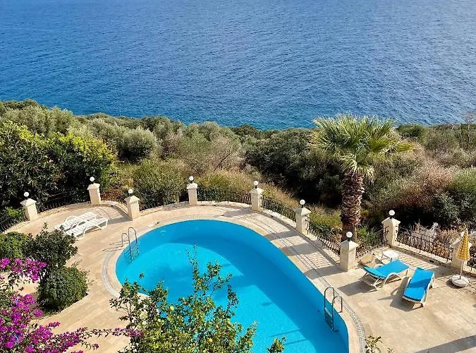 Romantic Pool Overlooking The Islands Villa