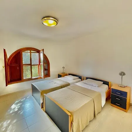 Romantic Pool Overlooking The Islands *